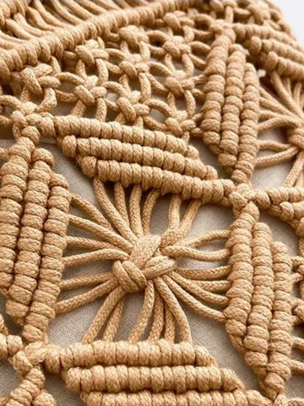 Macrame bag with fringes
